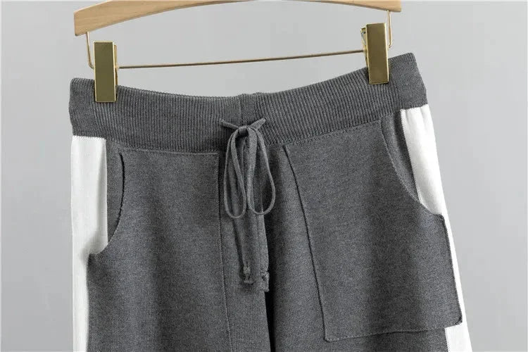 Women's knit colour-block tracksuit with mock-neck and tapered-leg pants