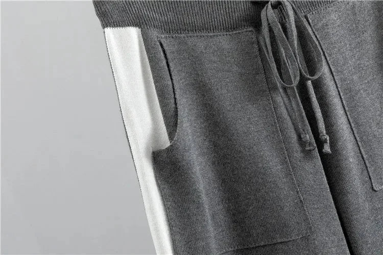 Women's knit colour-block tracksuit with mock-neck and tapered-leg pants