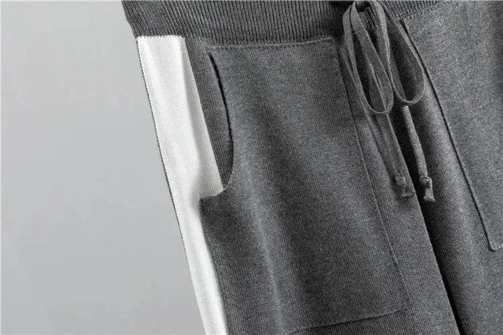 Women's knit colour-block tracksuit with mock-neck and tapered-leg pants